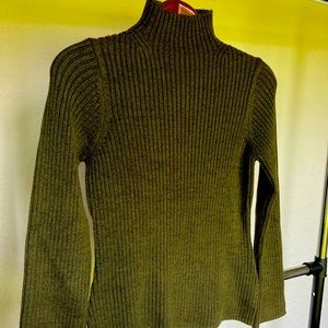 🐃Like New- Olive/ Forest Green Shimmer Sweater